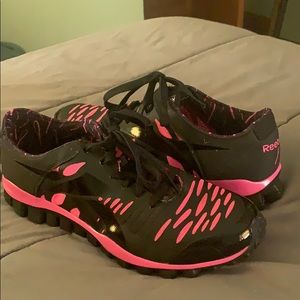 Black/Pink Reebok Realflex Fusion shoes size 10
